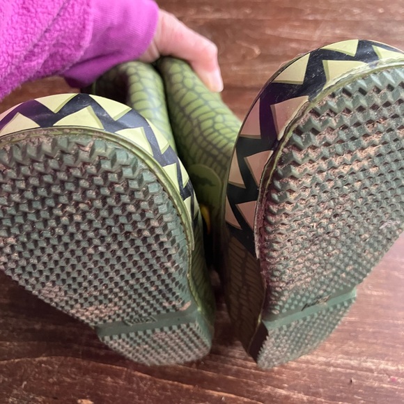 Crocodile-Themed Kids Rain Boots - Olive - Picture 4 of 6